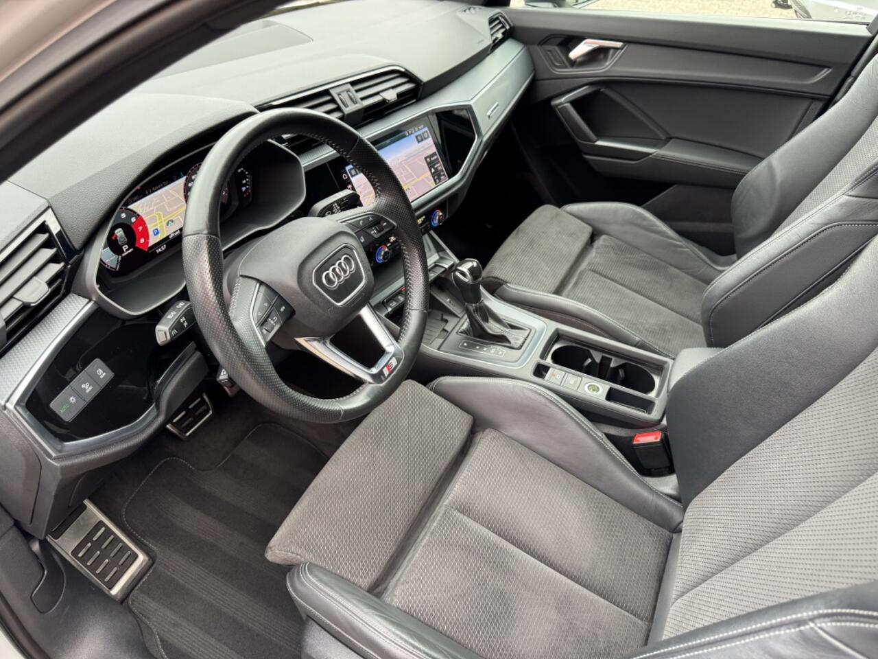 Audi Q3 35 TFSI S-Line Black Ed. Navi Keyless Camera Matrix