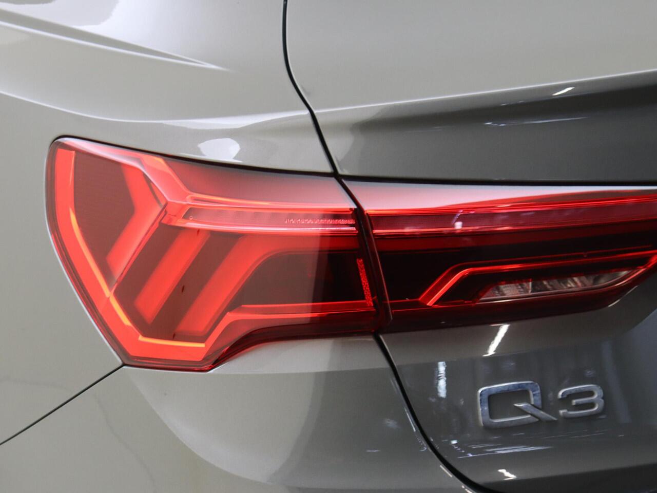 Audi Q3 Sportback 45 TFSI quattro Pro Line S | Trekhaak | Keyless | Achteruitrijcamera | Dodehoek detectie | Navigatie Plus | CarPlay | Sfeerverlichting | Cruise control |