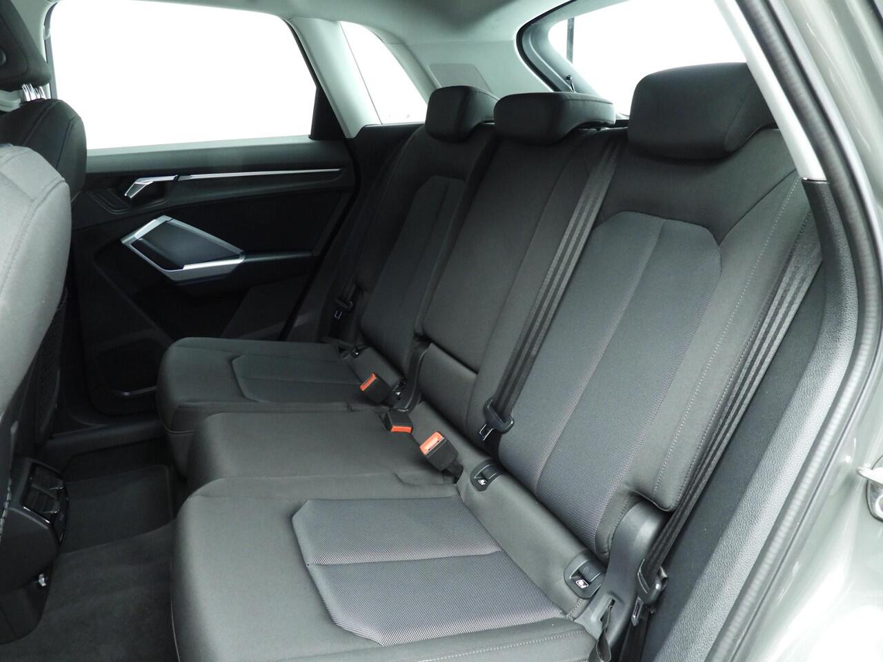 Audi Q3 35 TFSI Advanced Pro Line Plus Automaat | Trekhaak elek. | Stoelverwarming