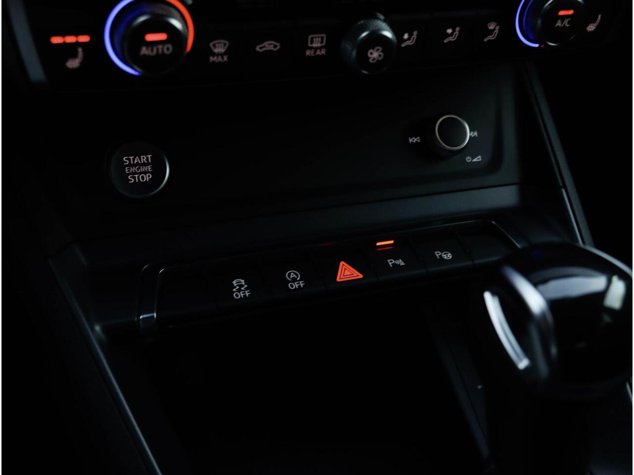 Audi Q3 40 TFSI 190pk Quattro Aut. S line Trekhaak wegkl. Sfeerverl. Virtual Cockpit