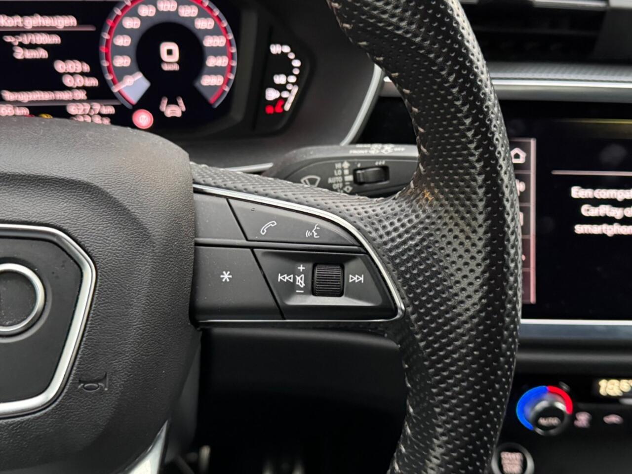 Audi Q3 35 TFSI S Edition - camera - adaptivecruise - stoelverwarming