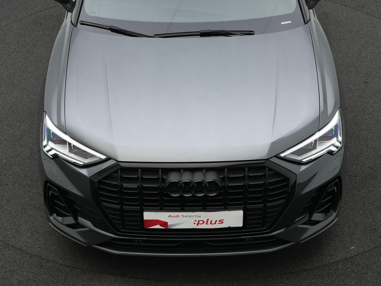 Audi Q3 40 TFSI 190 pk S-tronic quattro S edition / S-Line - Origineel NL | Panoramadak | Trekhaak | Matrix LED | Achteruitrijcamera | Navigatie | Adaptive Cruise