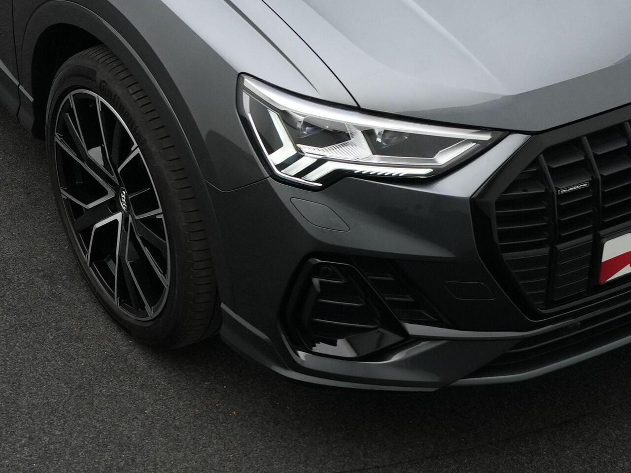 Audi Q3 40 TFSI 190 pk S-tronic quattro S edition / S-Line - Origineel NL | Panoramadak | Trekhaak | Matrix LED | Achteruitrijcamera | Navigatie | Adaptive Cruise