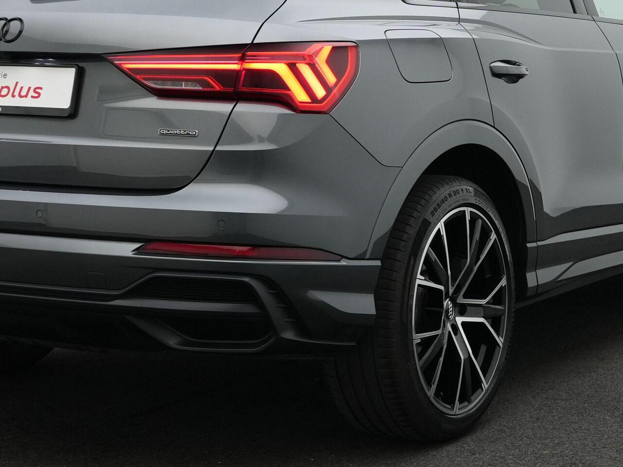 Audi Q3 40 TFSI 190 pk S-tronic quattro S edition / S-Line - Origineel NL | Panoramadak | Trekhaak | Matrix LED | Achteruitrijcamera | Navigatie | Adaptive Cruise