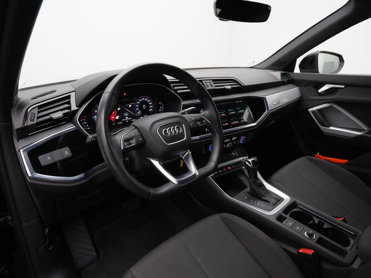 Audi Q3 Sportback 35 TFSI 150 pk S-tronic S-Line | Panoramadak | Trekhaak | Achteruitrijcamera | Navigatie | Sportonderstel