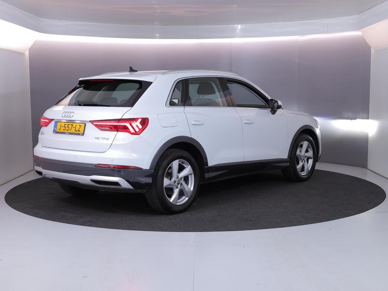 Audi Q3 35 TFSI Business Edition 150pk S-tronic | 18'LM-velgen| Navigatie | verwarmde voorstoelen | Adaptive cruise controle