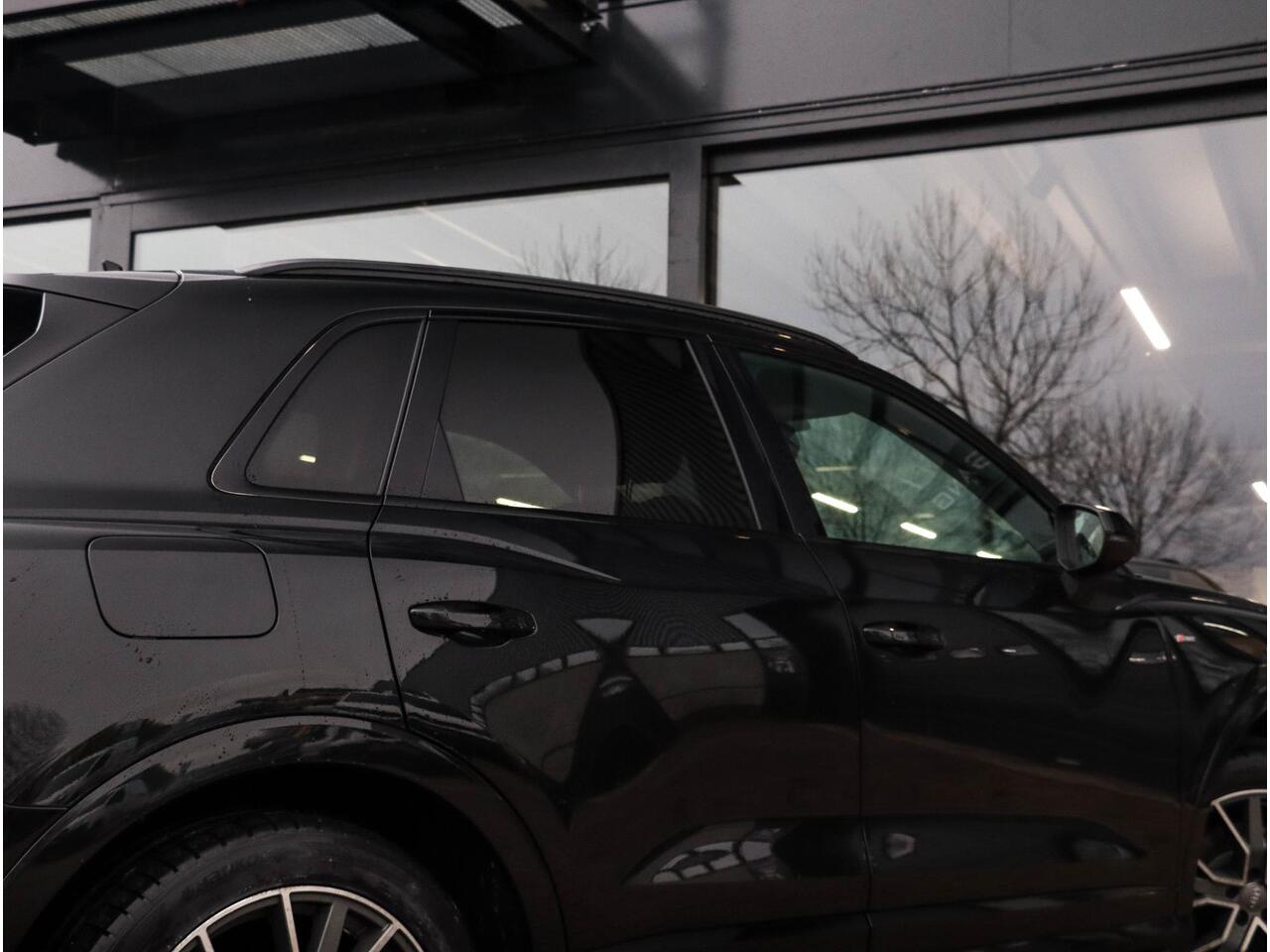 Audi Q3 40 TFSI 190pk Quattro Aut. S line Trekhaak wegkl. Sfeerverl. Virtual Cockpit