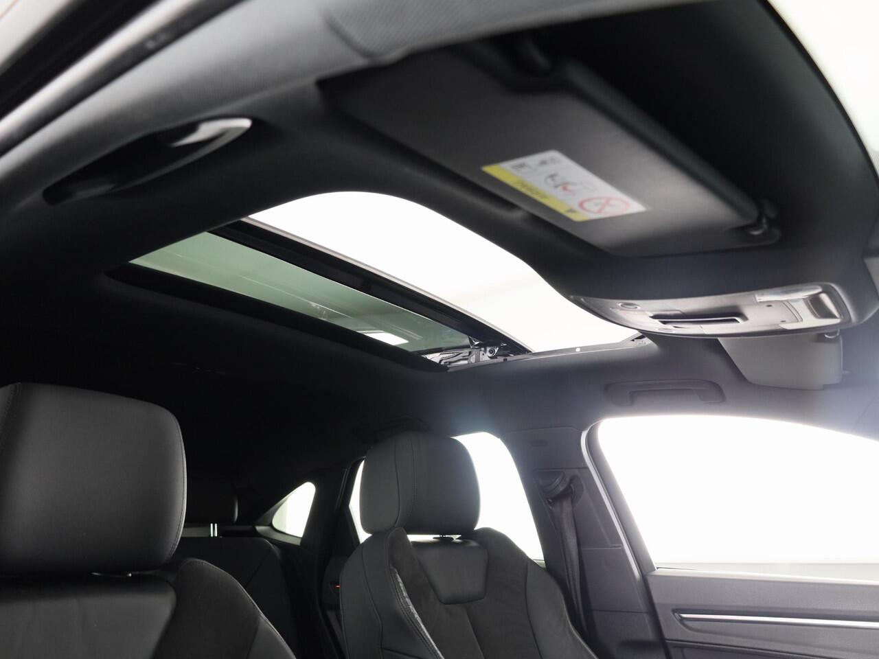 Audi Q3 Sportback 35 TFSI Pro Line S 150pk | Panoramadak | Adaptieve cruise controle | Verwarmbare voorstoelen | Parkeercamera