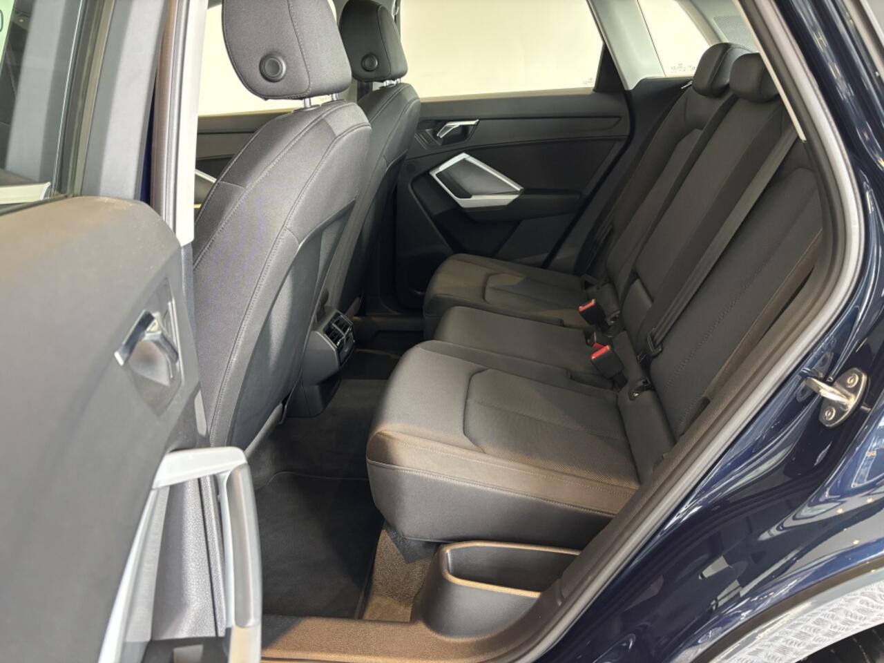 Audi Q3 35 TFSI Pro Line business, Panoramadak, Stoelverwarming