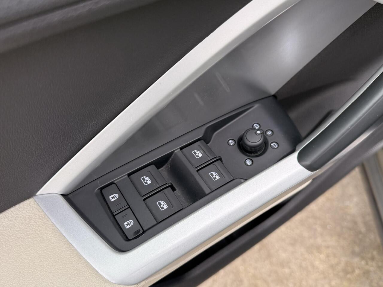 Audi Q3 35 TFSI Advanced edition AUTOMAAT | TREKHAAK | LEER | VIRTUEEL |