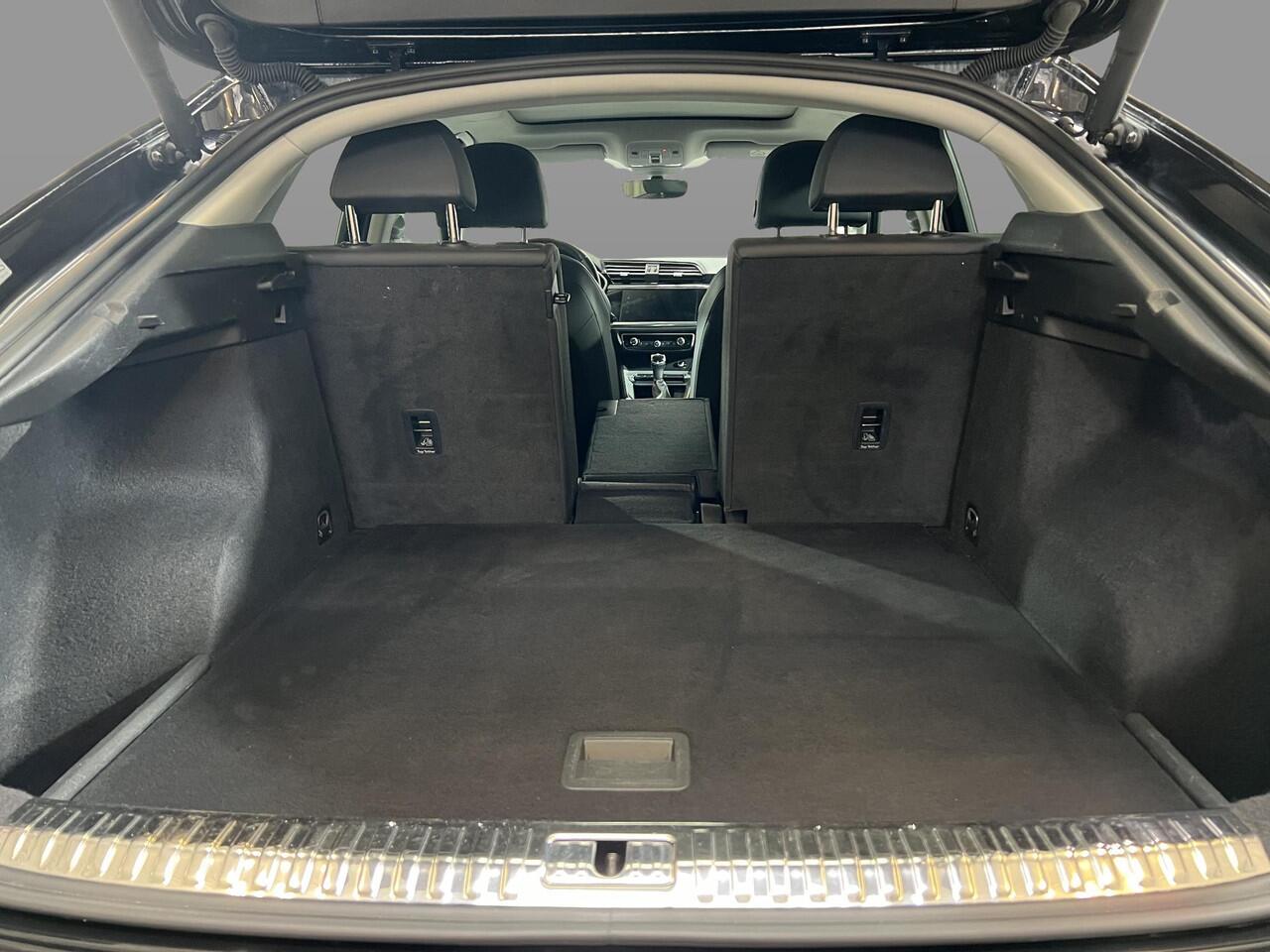 Audi Q3 Sportback 35 TFSI S-Line / APPLE CARPLAY