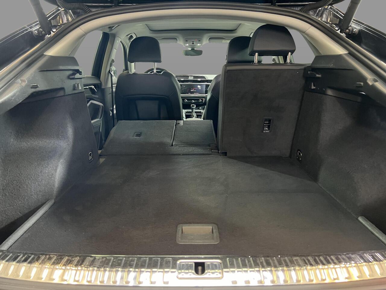 Audi Q3 Sportback 35 TFSI S-Line / APPLE CARPLAY