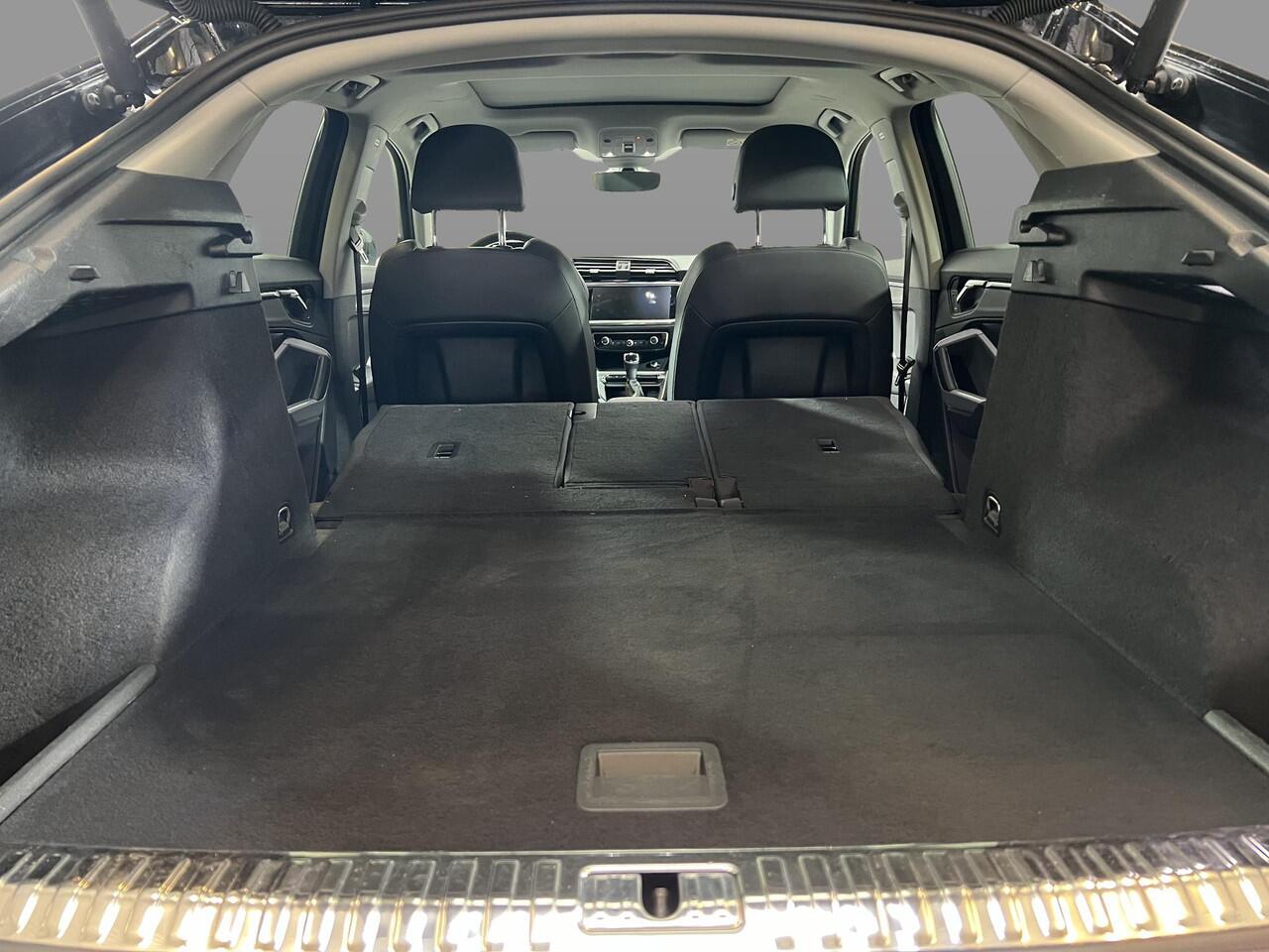 Audi Q3 Sportback 35 TFSI S-Line / APPLE CARPLAY