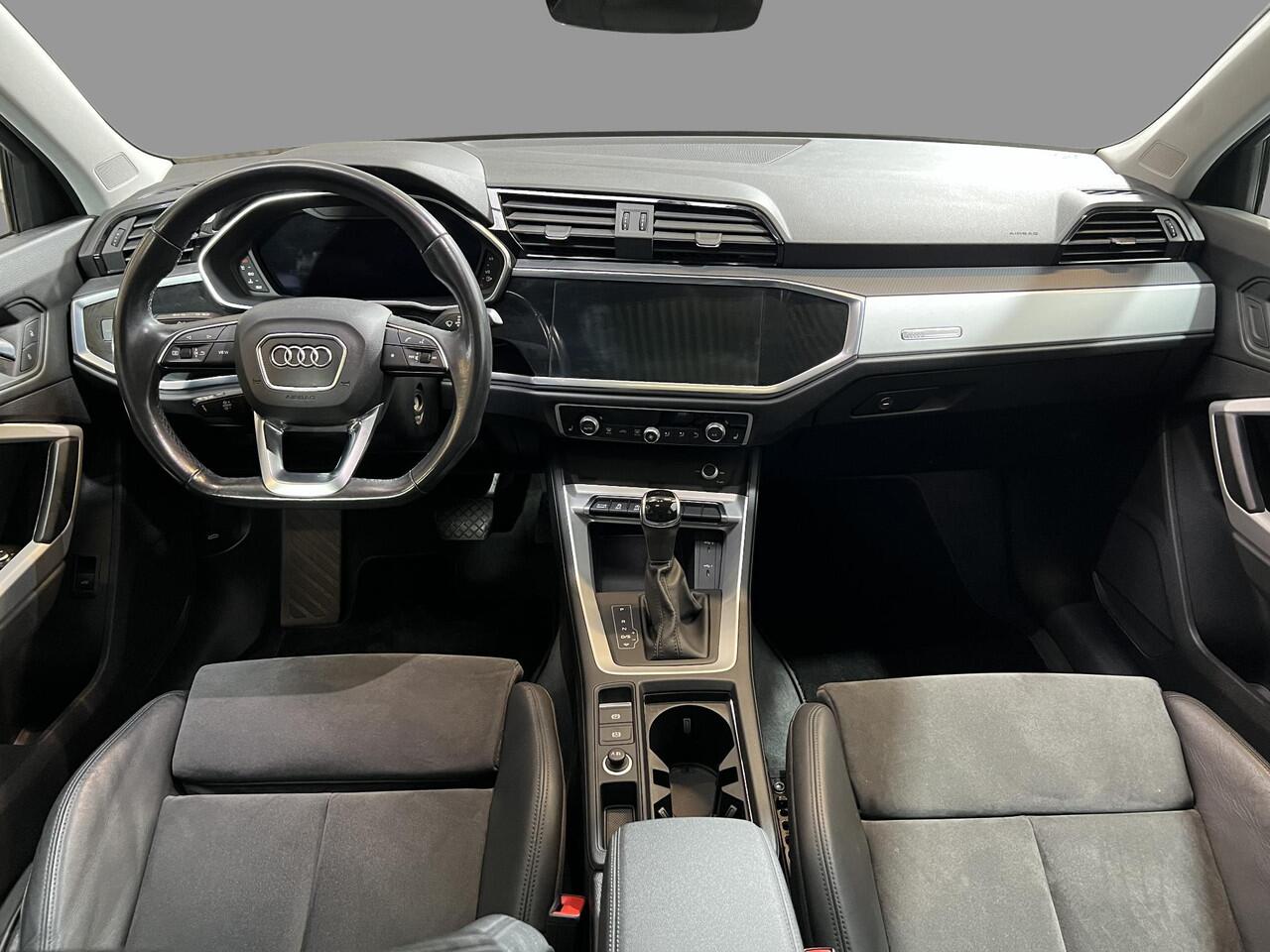 Audi Q3 Sportback 35 TFSI S-Line / APPLE CARPLAY