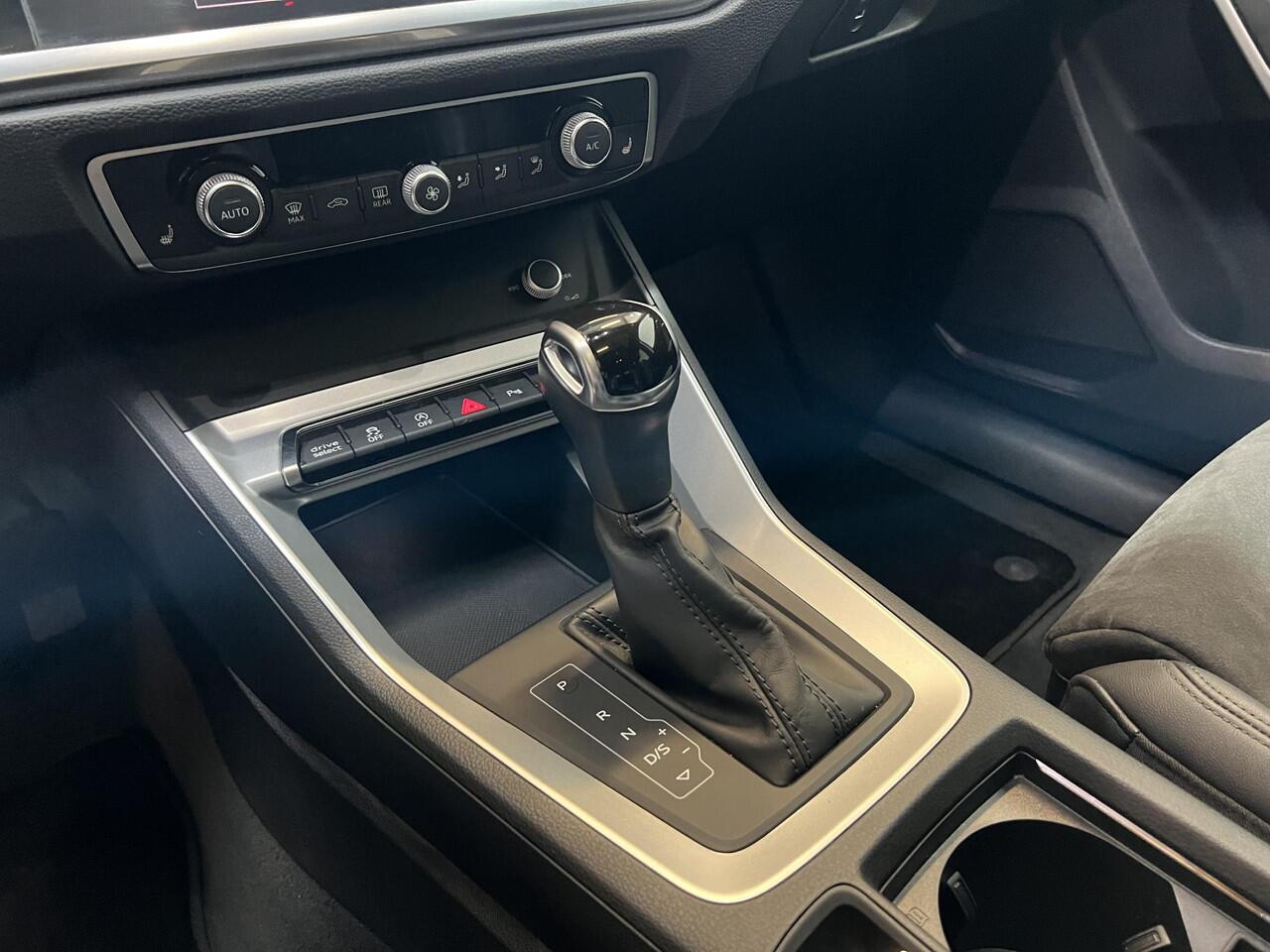 Audi Q3 Sportback 35 TFSI S-Line / APPLE CARPLAY