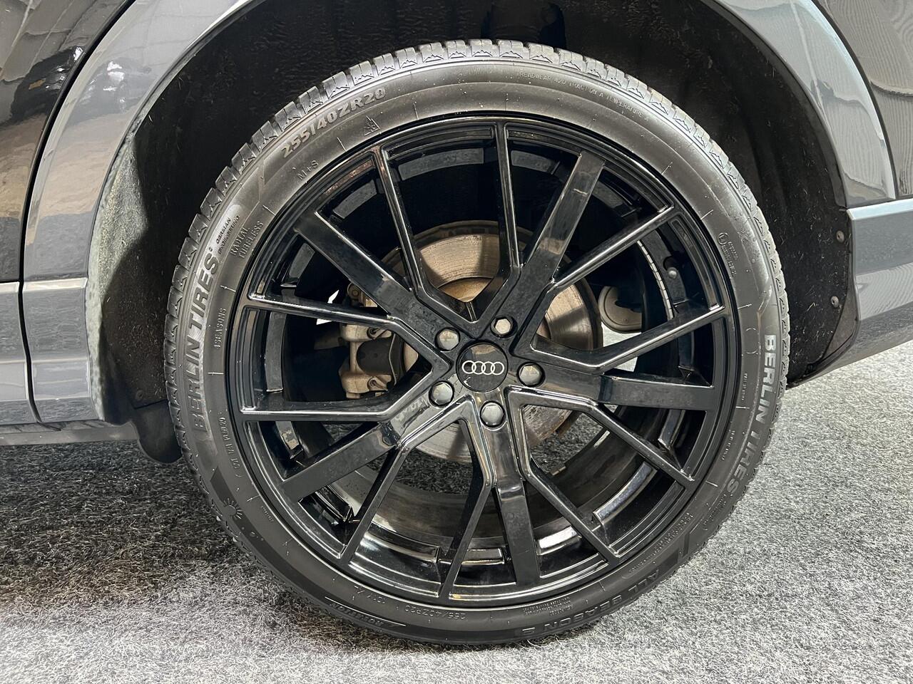 Audi Q3 Sportback 35 TFSI S-Line / APPLE CARPLAY