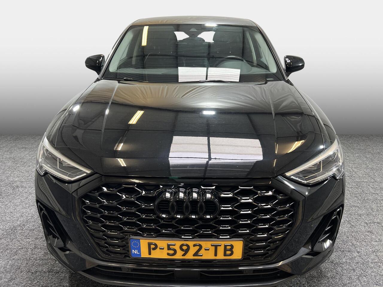 Audi Q3 Sportback 35 TFSI S-Line / APPLE CARPLAY