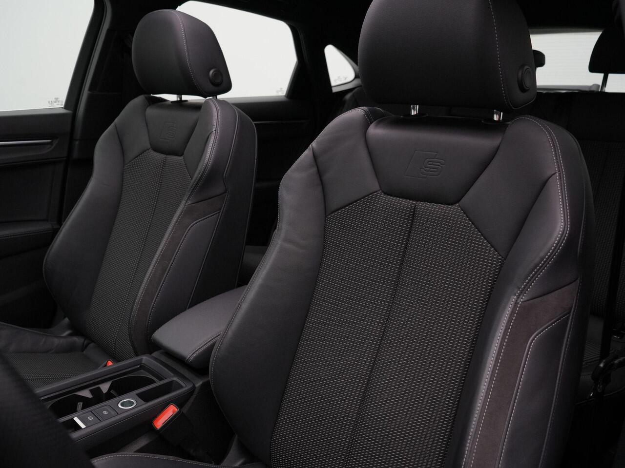 Audi Q3 Sportback 45 TFSI e 245 pk S-tronic S Edition / S-Line | Panoramadak | Elektr. verstelbare voorstoelen | Achteruitrijcamera | Navigatie | Stoelverwarming