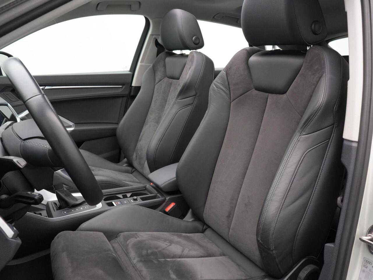 Audi Q3 Sportback 45 TFSI e 245 pk S-tronic S Edition | Panoramadak | Stoelverwarming | LED koplampen | Cruise Control | Sportstoelen | Park Assist | Side Assist | 20 inch