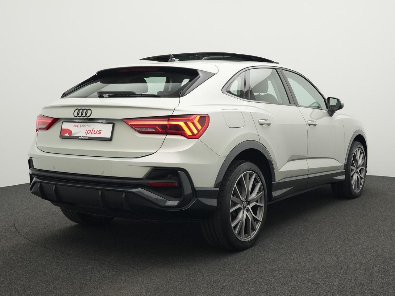 Audi Q3 Sportback 45 TFSI e 245 pk S-tronic S Edition | Panoramadak | Stoelverwarming | LED koplampen | Cruise Control | Sportstoelen | Park Assist | Side Assist | 20 inch