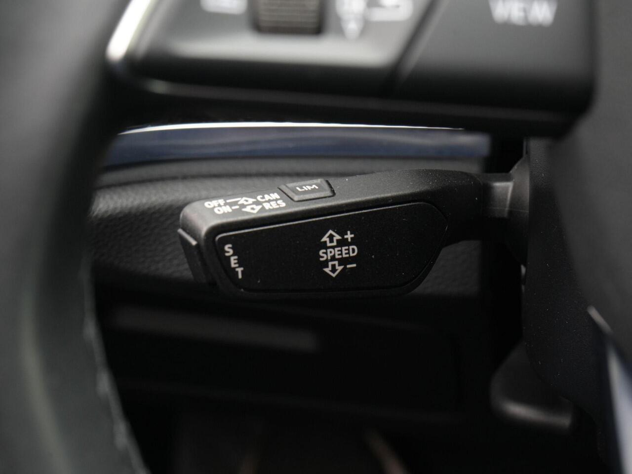 Audi Q3 Sportback 45 TFSI e 245 pk S-tronic S Edition | Panoramadak | Stoelverwarming | LED koplampen | Cruise Control | Sportstoelen | Park Assist | Side Assist | 20 inch