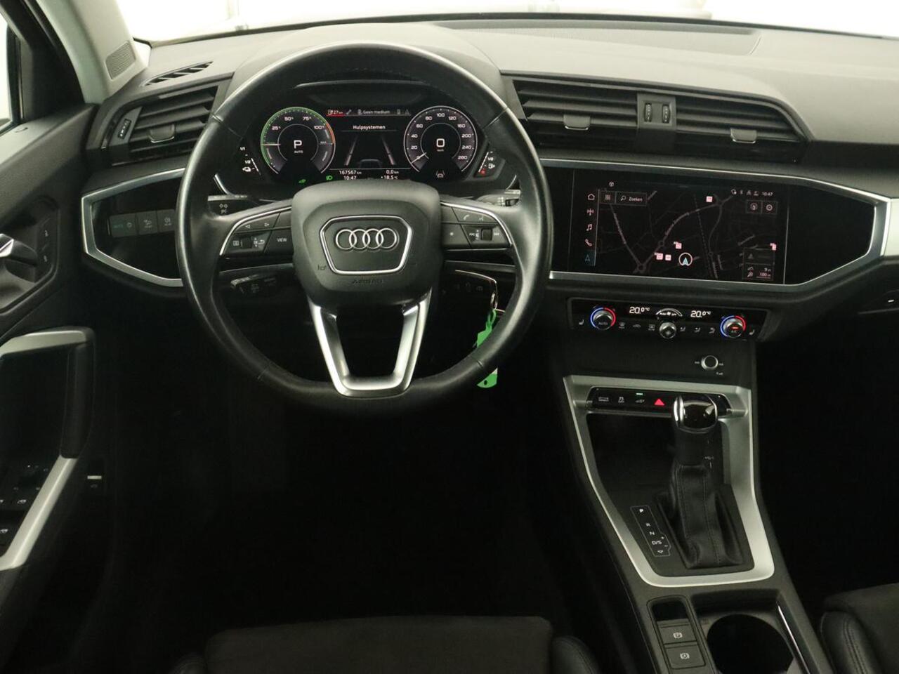 Audi Q3 45 TFSI e S edition | Stoelverwarming | Adaptive cruise | Virtual Cockpit | Half leder | Camera | Carplay | Sportstoelen | Navigatie | Full LED | PHEV | Plug In
