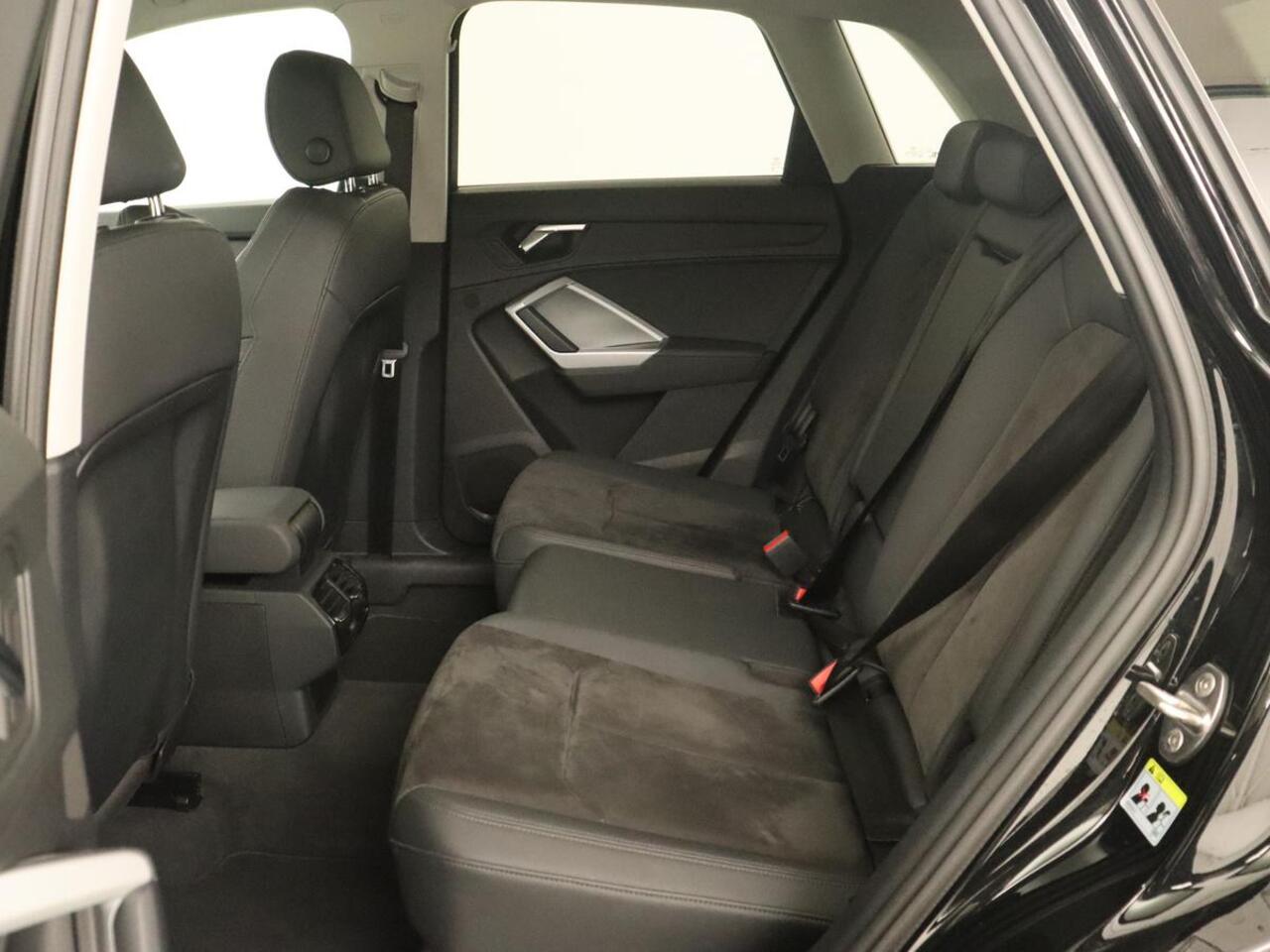 Audi Q3 45 TFSI e S edition | Stoelverwarming | Adaptive cruise | Virtual Cockpit | Half leder | Camera | Carplay | Sportstoelen | Navigatie | Full LED | PHEV | Plug In