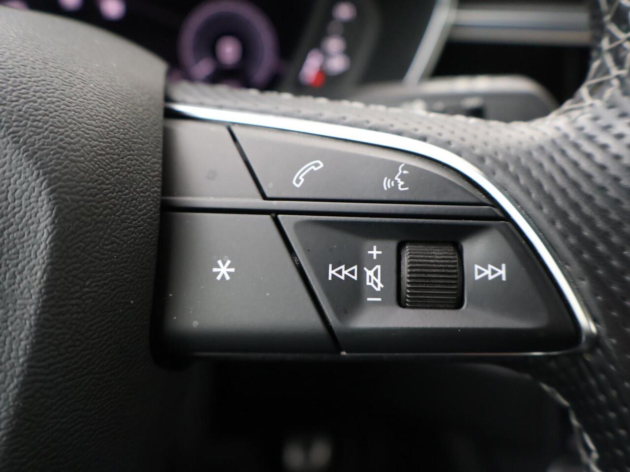 Audi Q3 45 TFSI e S edition | 245 PK | Soh 97% | Stoelverwarming | Trekhaak | Achteruitrij camera |