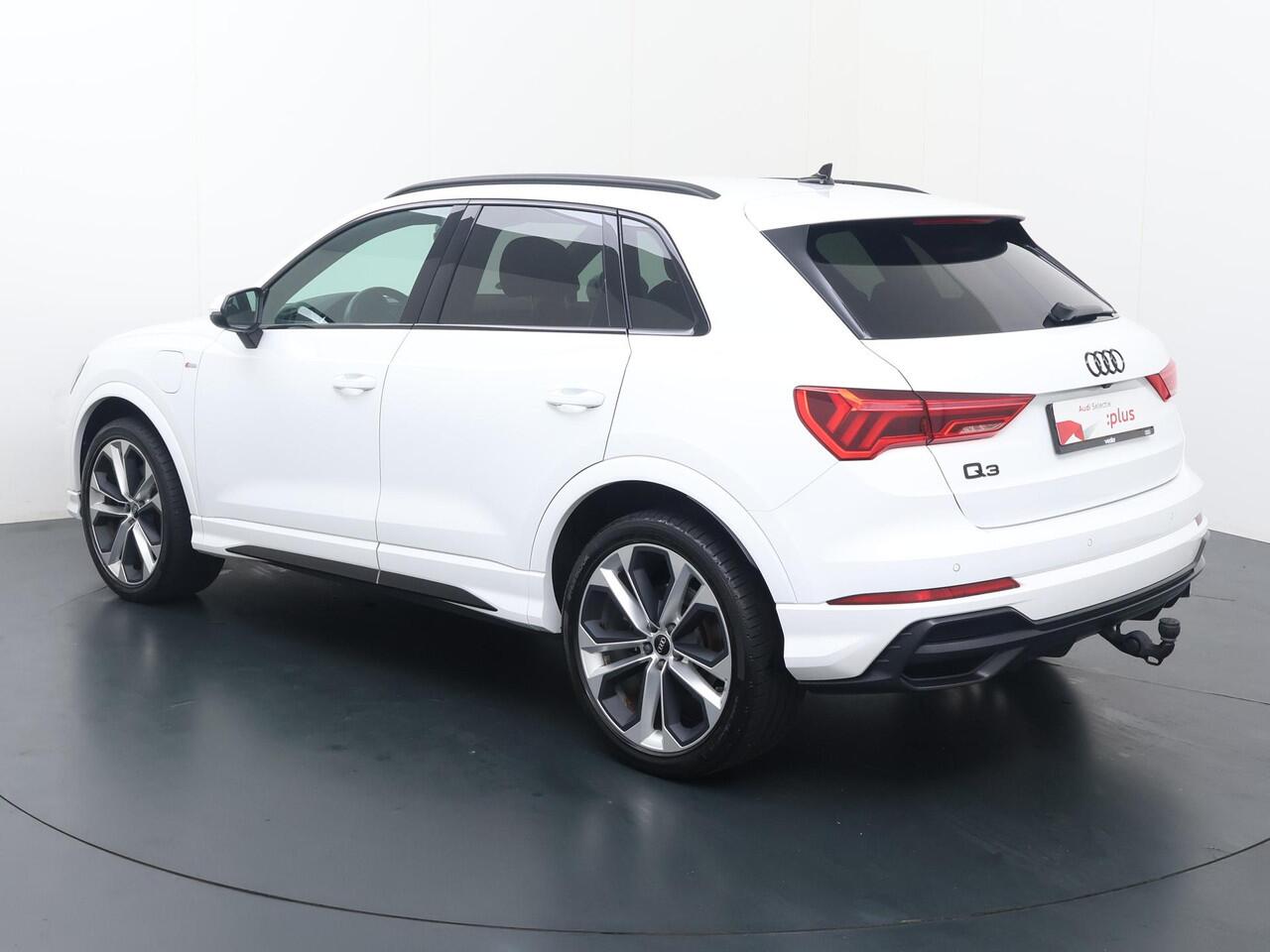 Audi Q3 45 TFSI e S edition | 245 PK | Soh 97% | Stoelverwarming | Trekhaak | Achteruitrij camera |