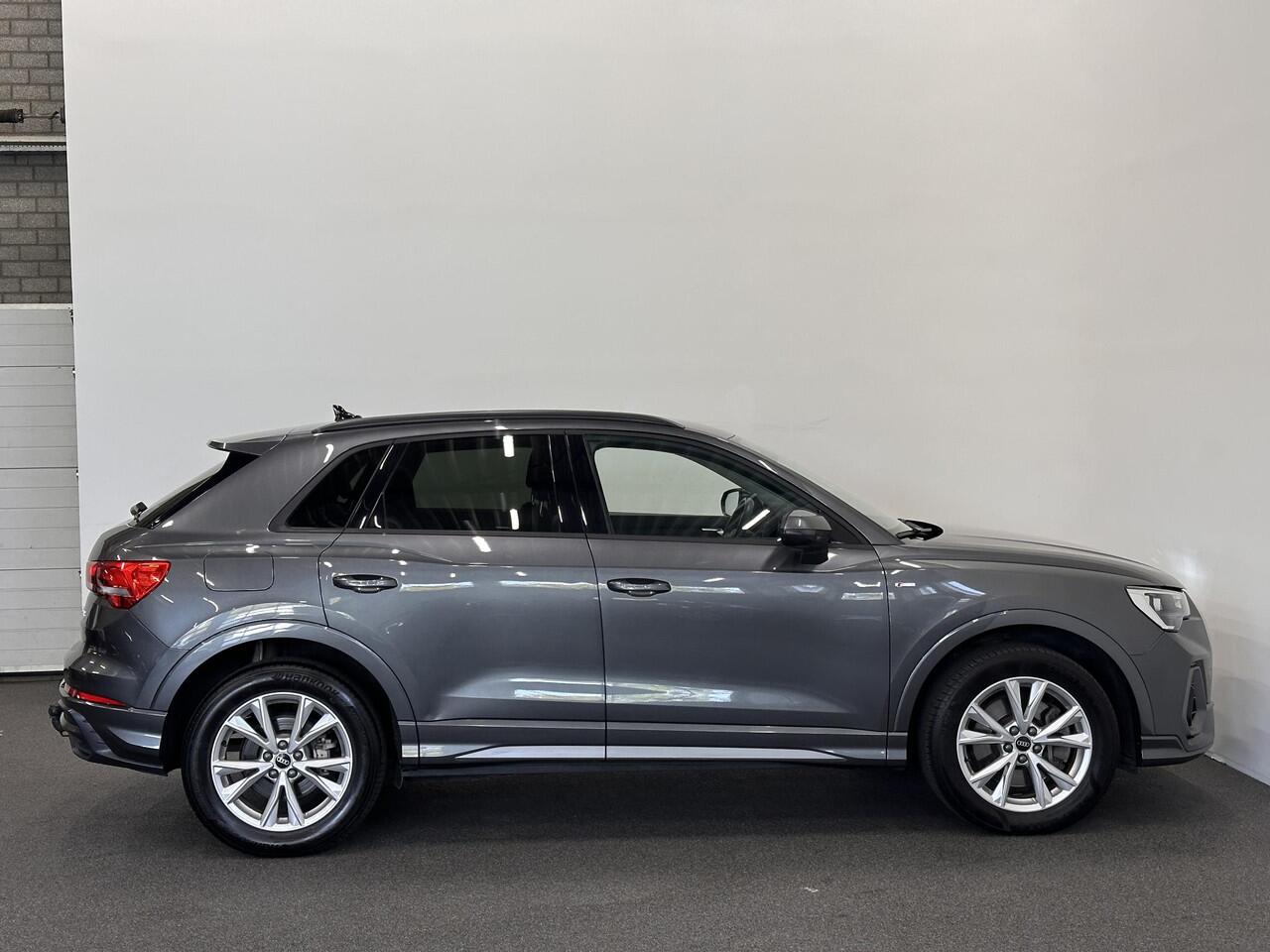 Audi Q3 45 TFSIe PHEV S-Line S-tronic Trekhaak Navigatie Apple Carplay/Android Auto Camera Parkeersensoren Adaptive Cruise Control Elektrische achterklep Virtual Cockpit Stoelverwarming Climate Control Lichtmetalen velgen