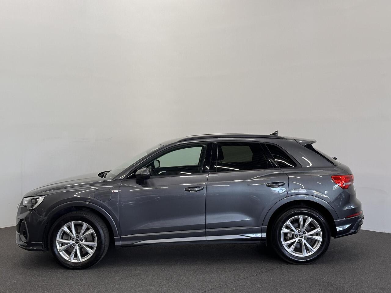 Audi Q3 45 TFSIe PHEV S-Line S-tronic Trekhaak Navigatie Apple Carplay/Android Auto Camera Parkeersensoren Adaptive Cruise Control Elektrische achterklep Virtual Cockpit Stoelverwarming Climate Control Lichtmetalen velgen