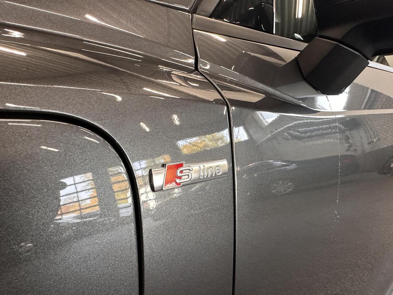 Audi Q3 45 TFSIe PHEV S-Line S-tronic Trekhaak Navigatie Apple Carplay/Android Auto Camera Parkeersensoren Adaptive Cruise Control Elektrische achterklep Virtual Cockpit Stoelverwarming Climate Control Lichtmetalen velgen