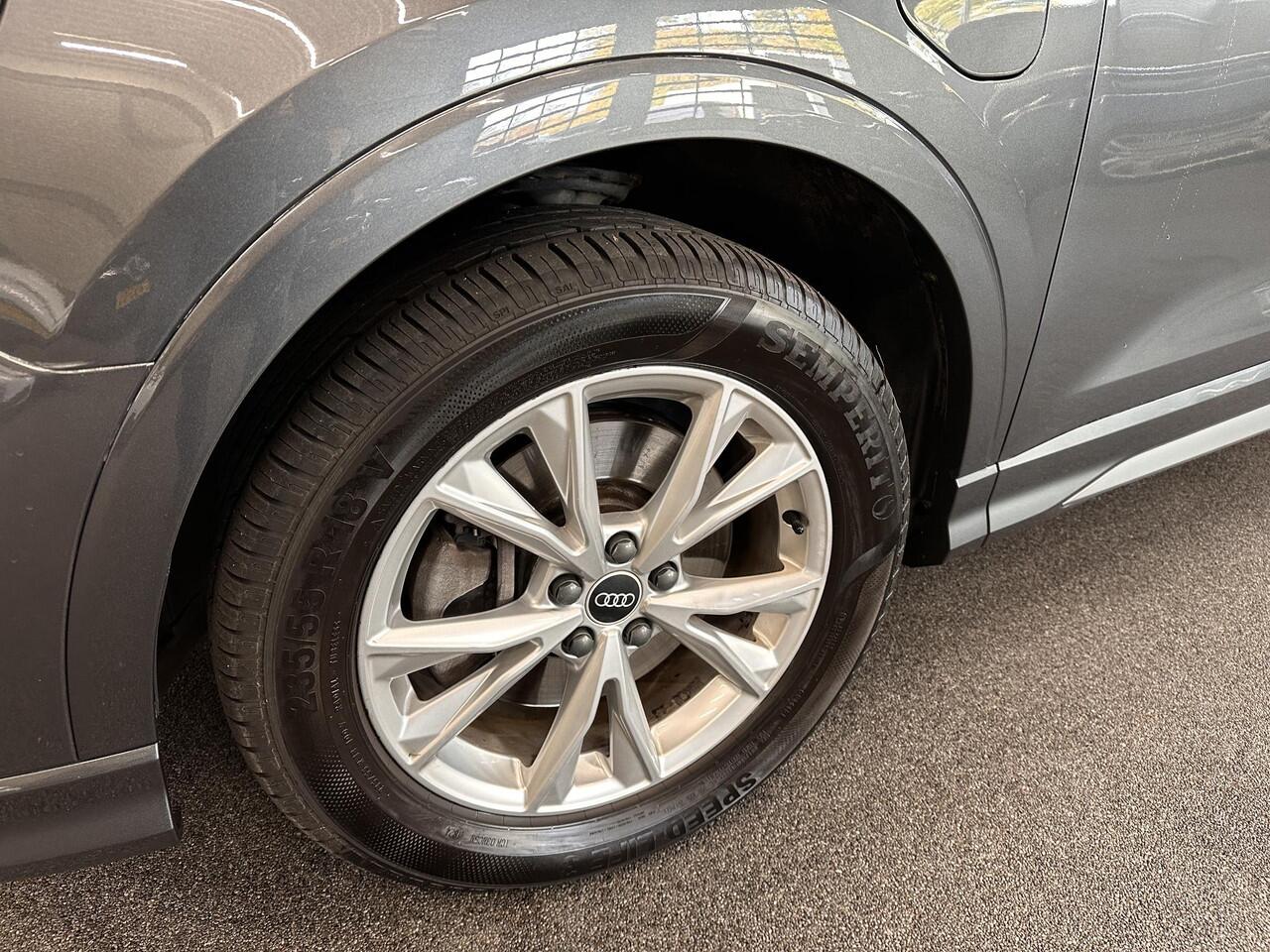 Audi Q3 45 TFSIe PHEV S-Line S-tronic Trekhaak Navigatie Apple Carplay/Android Auto Camera Parkeersensoren Adaptive Cruise Control Elektrische achterklep Virtual Cockpit Stoelverwarming Climate Control Lichtmetalen velgen