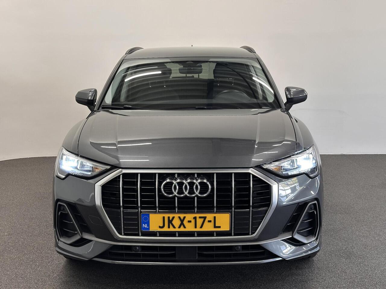Audi Q3 45 TFSIe PHEV S-Line S-tronic Trekhaak Navigatie Apple Carplay/Android Auto Camera Parkeersensoren Adaptive Cruise Control Elektrische achterklep Virtual Cockpit Stoelverwarming Climate Control Lichtmetalen velgen