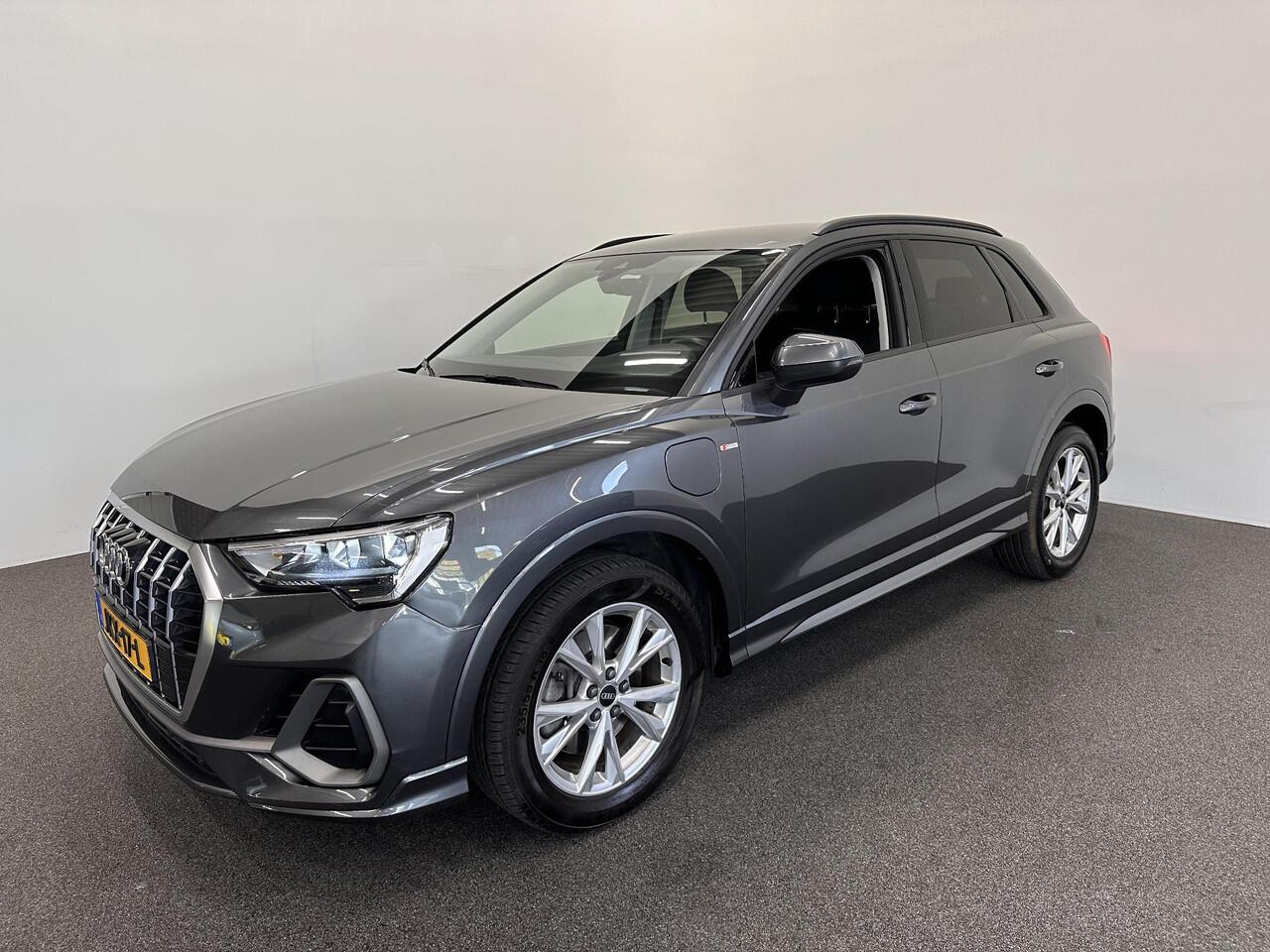 Audi Q3 45 TFSIe PHEV S-Line S-tronic Trekhaak Navigatie Apple Carplay/Android Auto Camera Parkeersensoren Adaptive Cruise Control Elektrische achterklep Virtual Cockpit Stoelverwarming Climate Control Lichtmetalen velgen