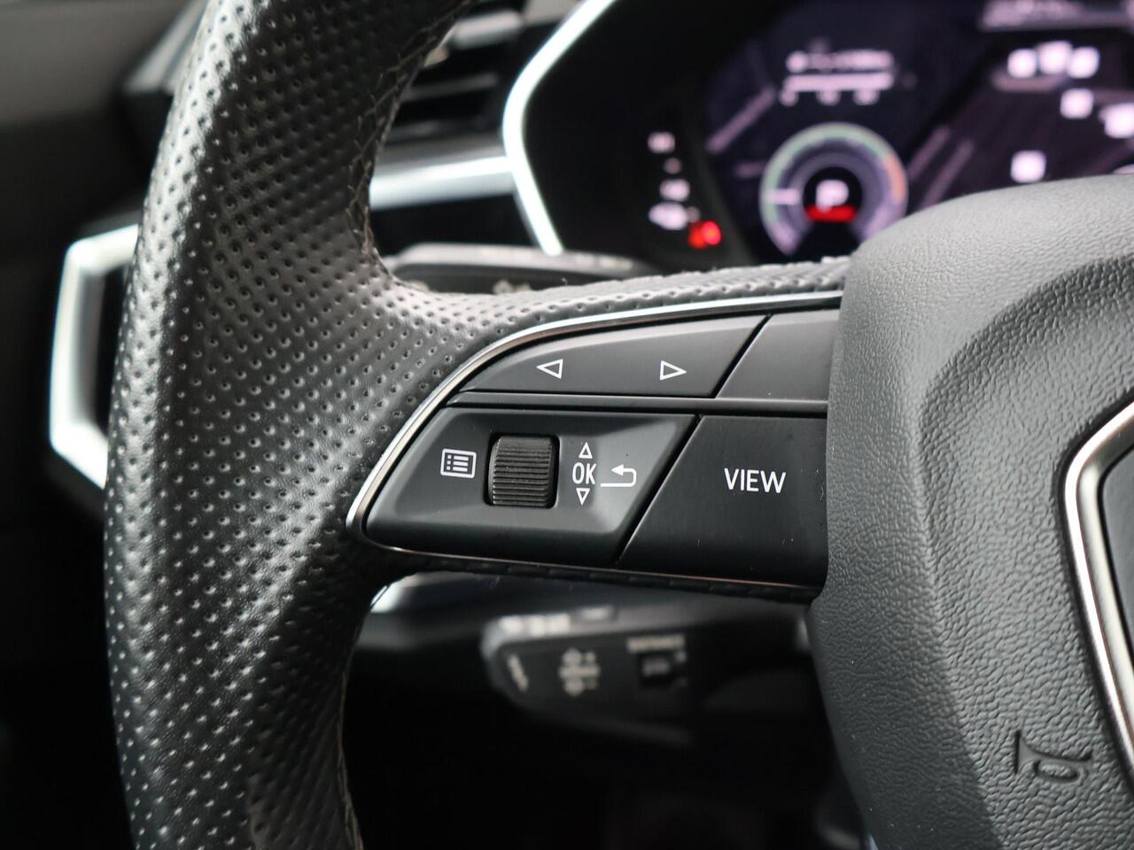 Audi Q3 Sportback 45 TFSI e S Edition | 245 PK | SoH 91% | Adaptive cruise control | Navigatiesysteem | Voorstoelen verwarmd | S line | 20" LM velgen |