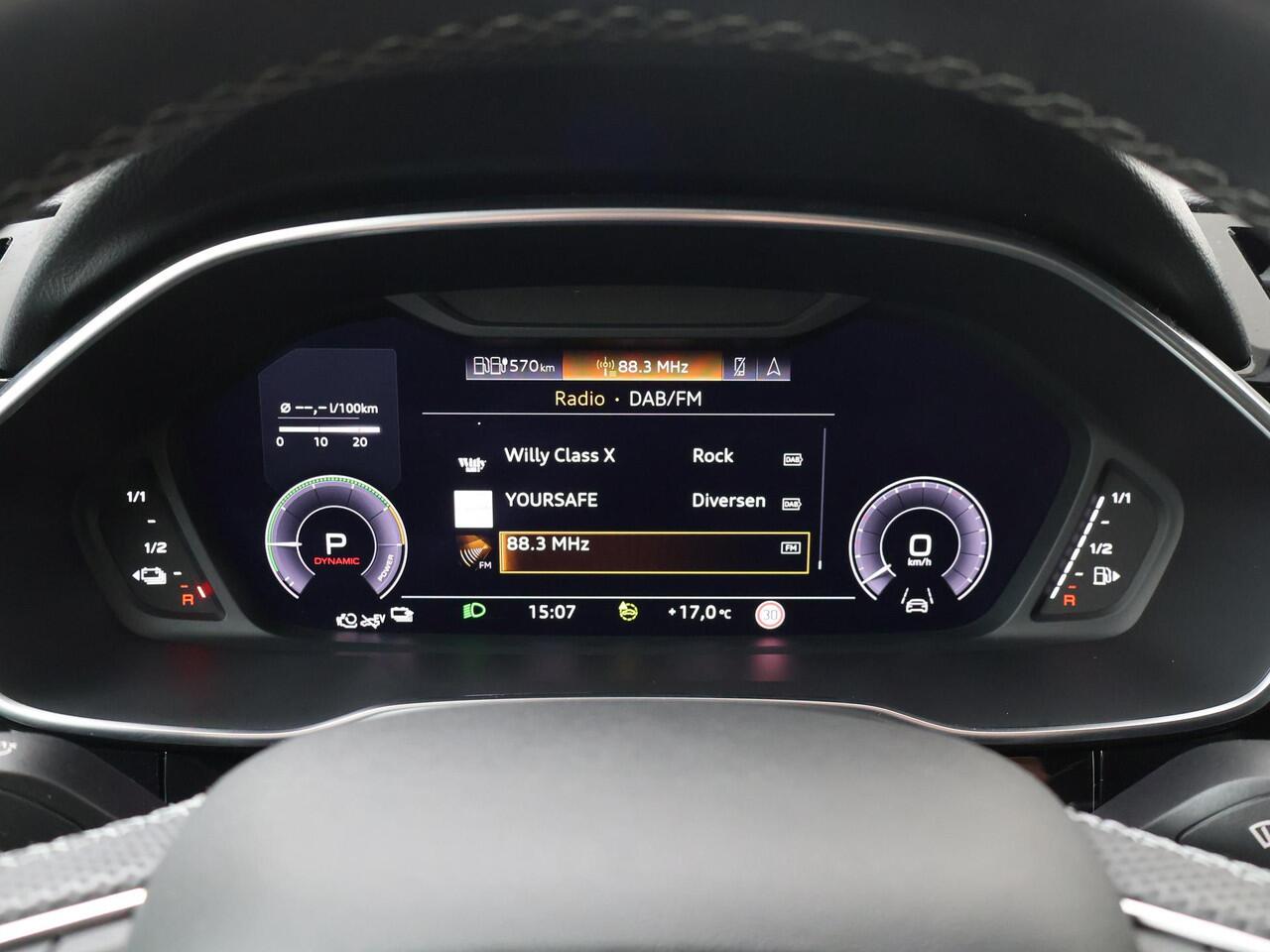 Audi Q3 Sportback 45 TFSI e S Edition | 245 PK | SoH 91% | Adaptive cruise control | Navigatiesysteem | Voorstoelen verwarmd | S line | 20" LM velgen |