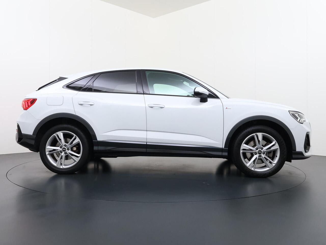 Audi Q3 Sportback 45 TFSI e S Edition PLUG IN HYBRIDE||2x S-LINE BINNEN + BUITEN| ADAPTIVE CRUISE| DODE HOEK | ELEK. TREKHAAK| DIG. DASH|