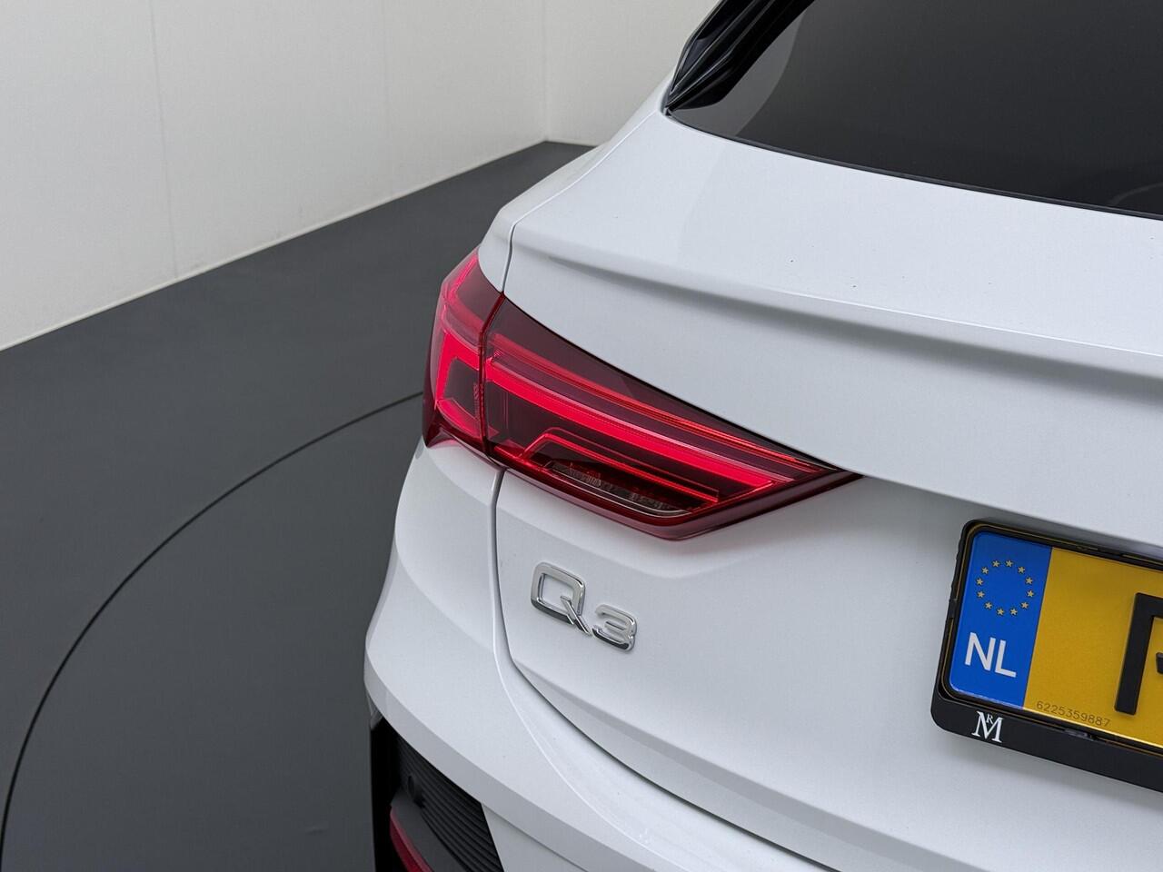 Audi Q3 Sportback 45 TFSI e S Edition PLUG IN HYBRIDE||2x S-LINE BINNEN + BUITEN| ADAPTIVE CRUISE| DODE HOEK | ELEK. TREKHAAK| DIG. DASH|