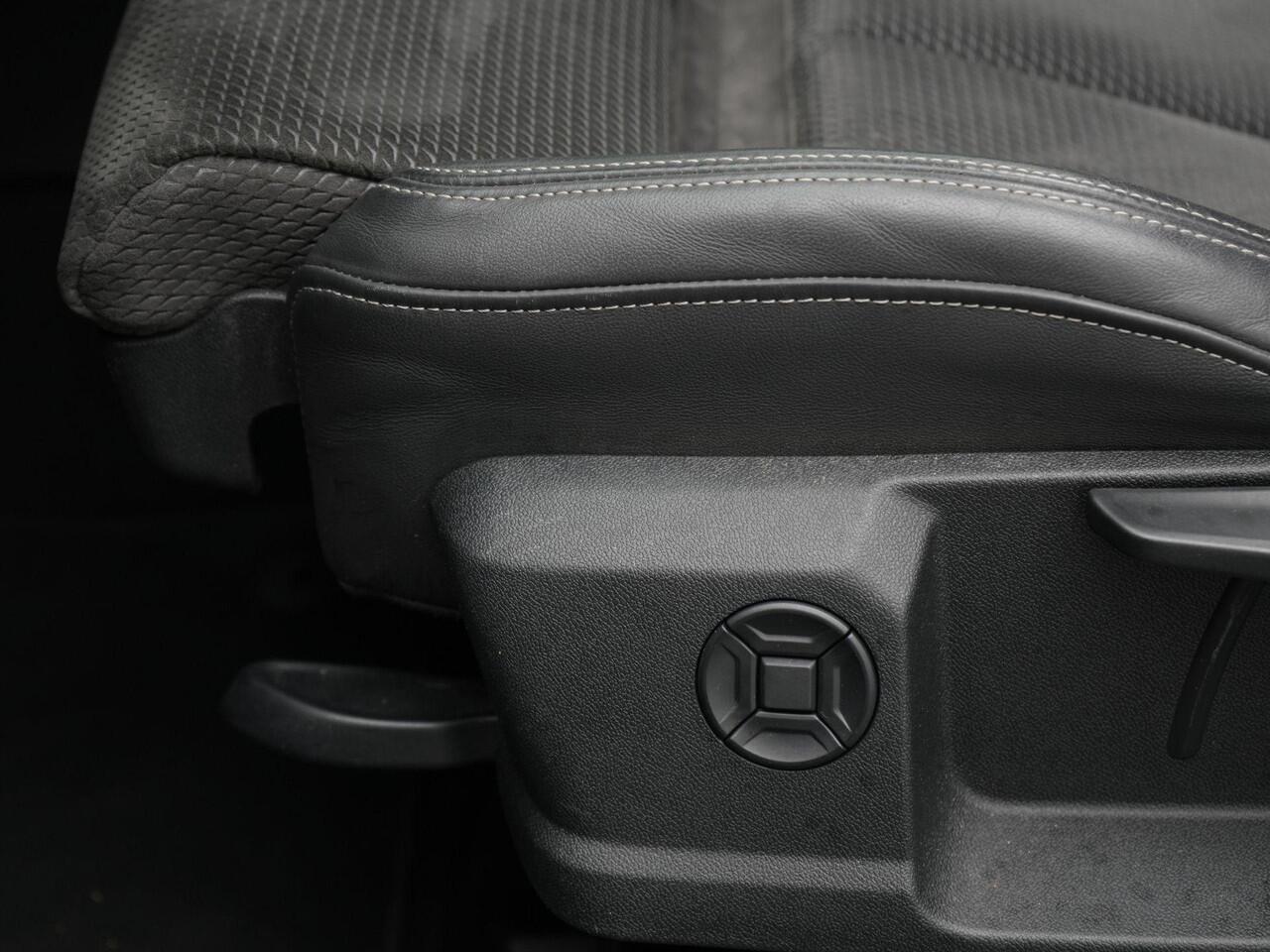 Audi Q3 45 TFSI e 245 pk S-tronic S edition / S-Line | Panoramadak | SONOS sound | Achteruitrijcamera | Sportstoelen | LED Koplampen | Adaptive Cruise | 20 inch