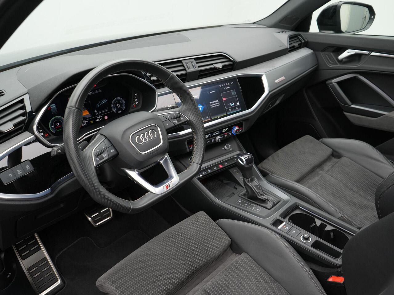 Audi Q3 45 TFSI e 245 pk S-tronic S edition / S-Line | Panoramadak | SONOS sound | Achteruitrijcamera | Sportstoelen | LED Koplampen | Adaptive Cruise | 20 inch