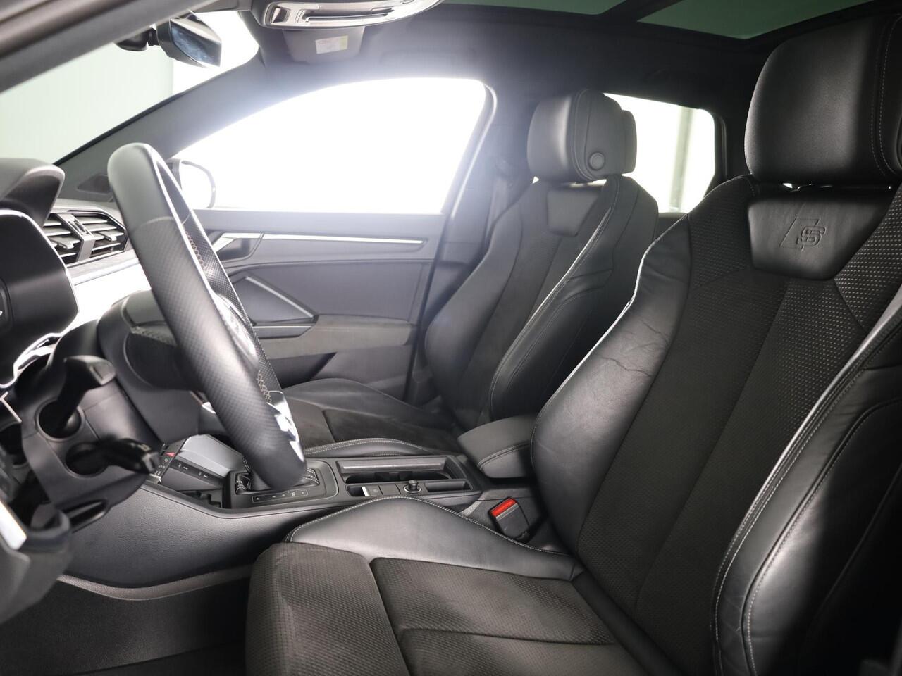 Audi Q3 45 TFSI e S edition 245pk | Panoramadak | Trekhaak wegklapbaar | Stoelverwarming | 20 inch Lichtmetalen velgen