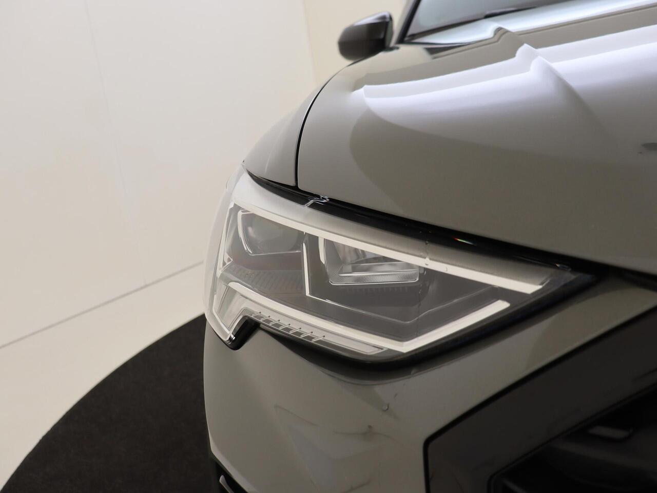 Audi Q3 Sportback 45 TFSI e S Edition | Parkeerassistent | Achteruitrijcamera | Stoelverwarming | Dodehoek detectie | Adaptieve cruise control | Audi virtual cockpit | Navigatie |