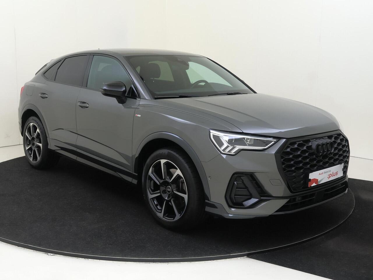 Audi Q3 Sportback 45 TFSI e S Edition | Parkeerassistent | Achteruitrijcamera | Stoelverwarming | Dodehoek detectie | Adaptieve cruise control | Audi virtual cockpit | Navigatie |