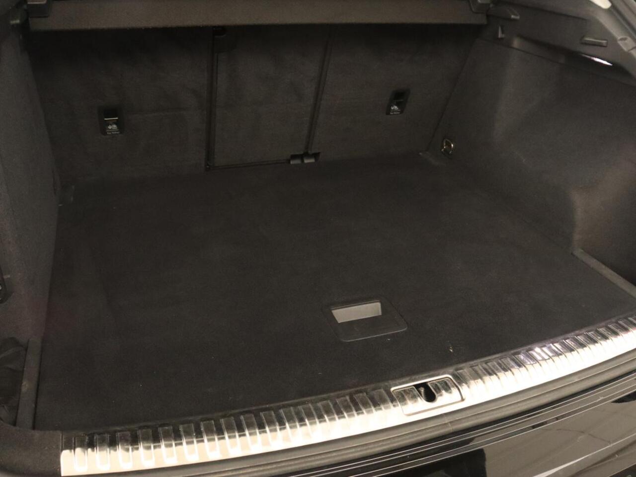 Audi Q3 45 TFSI e S edition | Stoelverwarming | Adaptive cruise | Virtual Cockpit | Half leder | Camera | Carplay | Sportstoelen | Navigatie | Full LED | PHEV | Plug In