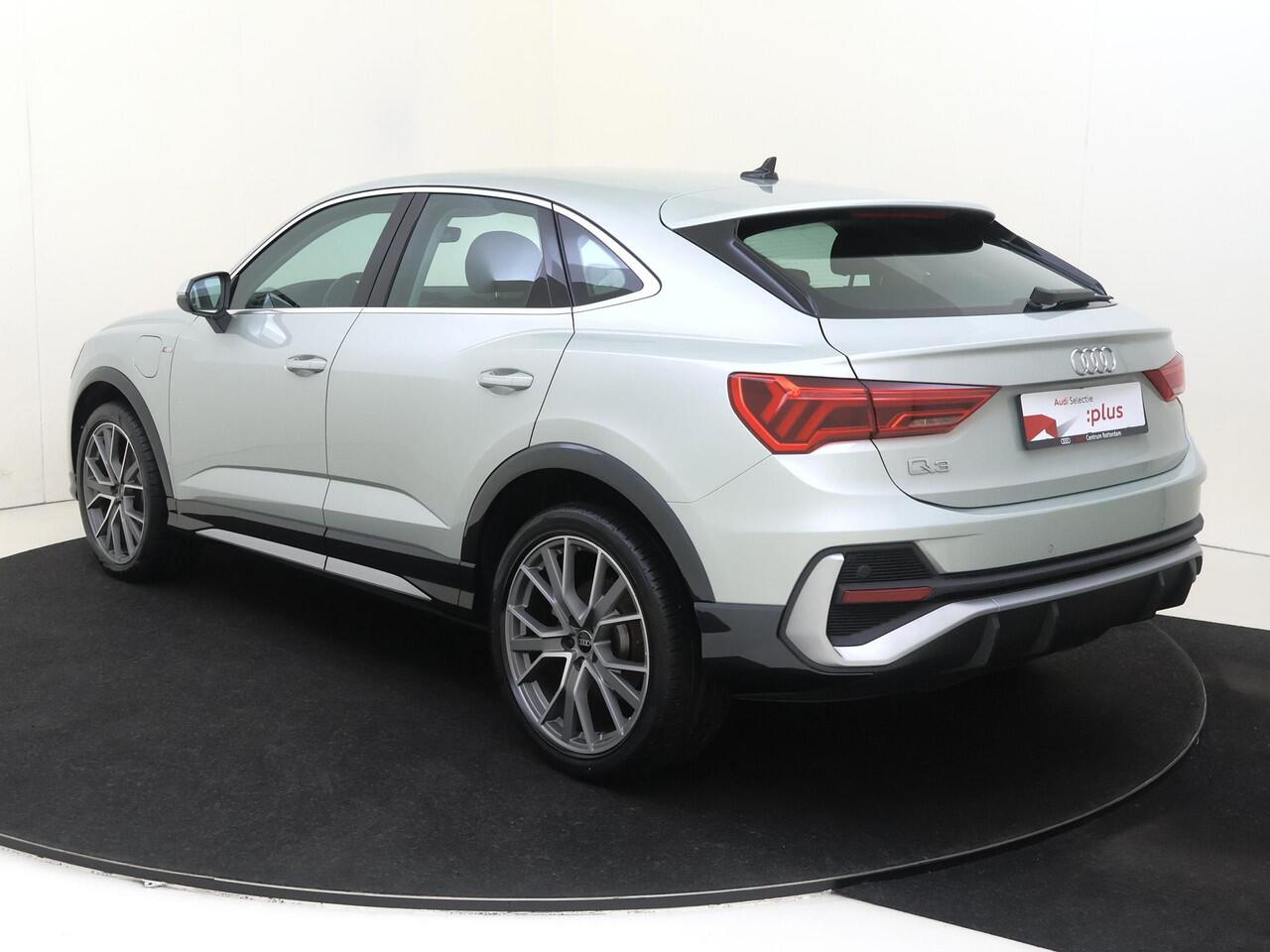 Audi Q3 Sportback 45 TFSI e S Edition | Keyless | Dodehoek detectie | Full LED verlichting | Navigatie Plus | CarPlay | Elektrische achterklep | Elektrisch inklapbare buitenspiegels |