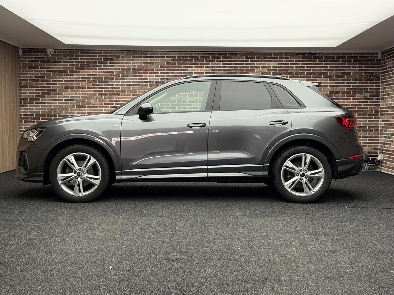 Audi Q3 35 TFSI S-Line | Apple carplay & Android auto | Matrix | Elektr. trekhaak | Key Less | 12 maanden Garantie