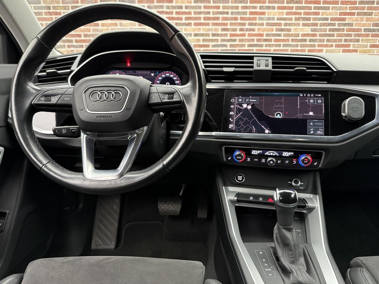 Audi Q3 35 TFSI S-Line | Apple carplay & Android auto | Matrix | Elektr. trekhaak | Key Less | 12 maanden Garantie