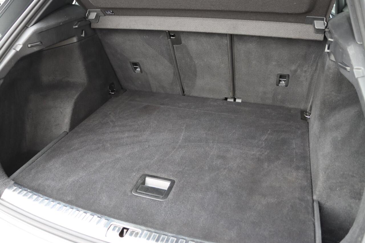 Audi Q3 35 TFSI S edition 150pk S-Tronic | 19'' Lichtmetaal | Elektrische achterklep