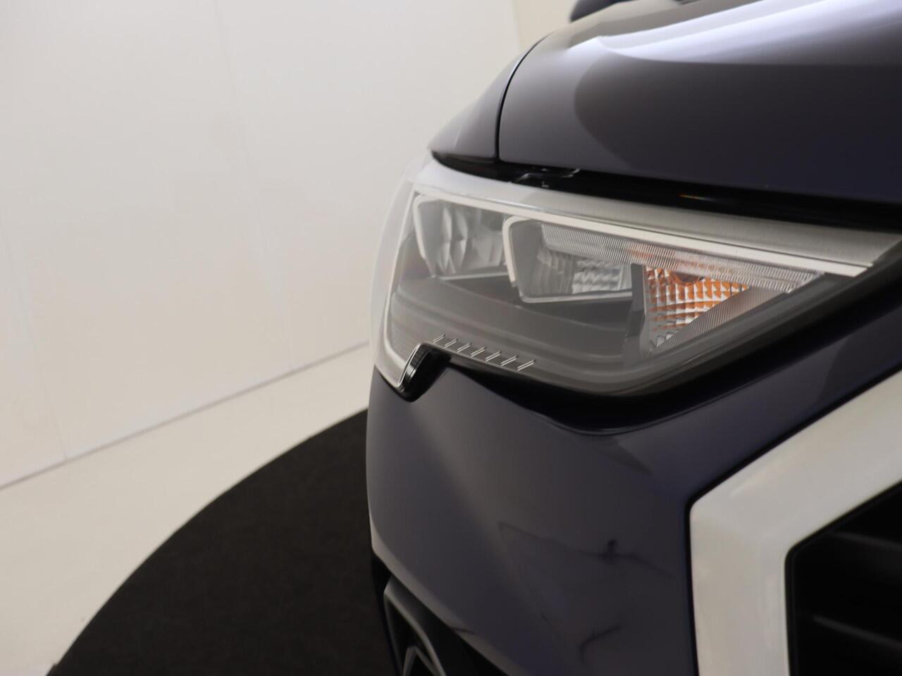 Audi Q3 45 TFSI e S edition | Panoramadak | Trekhaak | Navigatie Plus | Dodehoek detectie | Keyless | Achteruitrijcamera | Cruise control | CarPlay |